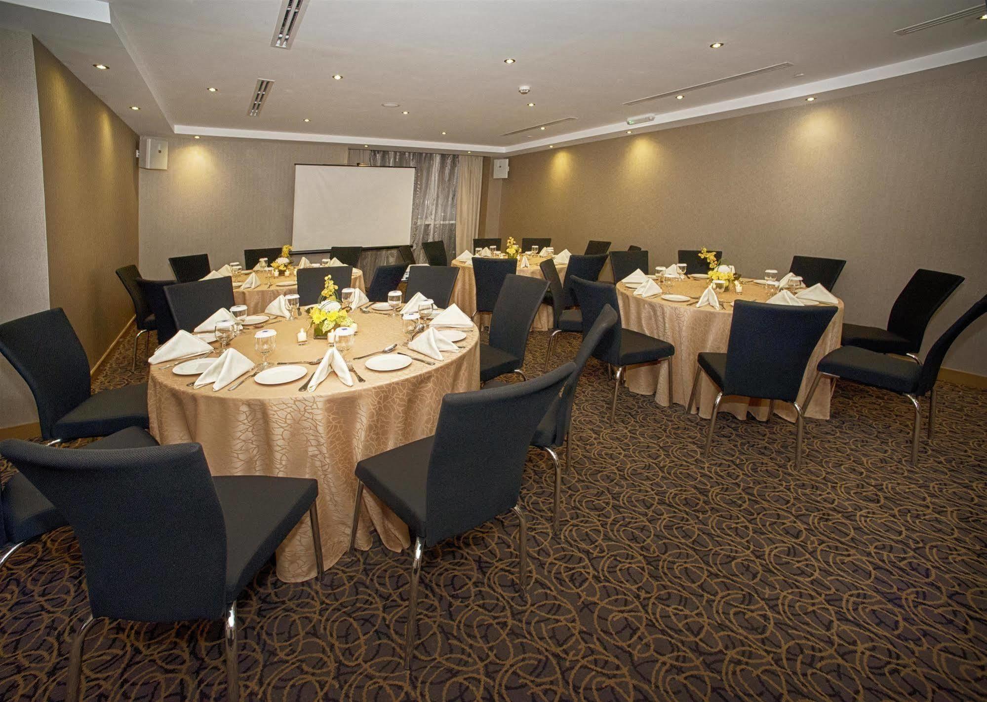 Tryp By Wyndham Abu Dhabi City Center Ngoại thất bức ảnh